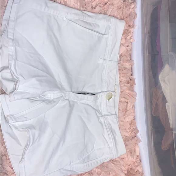 White shorts - Picture 1 of 2